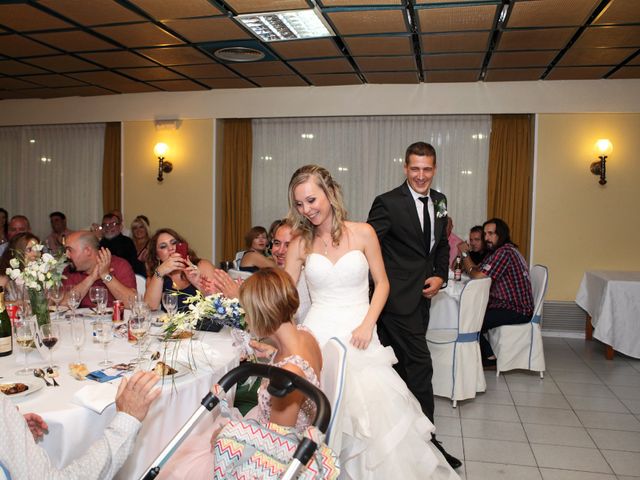 La boda de Carlos y Alexandra en Castelló/castellón De La Plana, Castellón 33