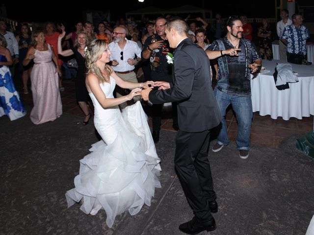 La boda de Carlos y Alexandra en Castelló/castellón De La Plana, Castellón 46