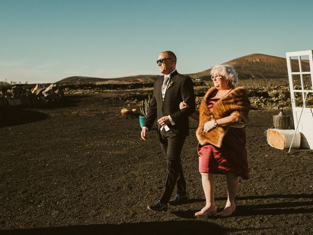 La boda de César y Elena en Los Rodeos (Isla De Lanzarote), Las Palmas 37