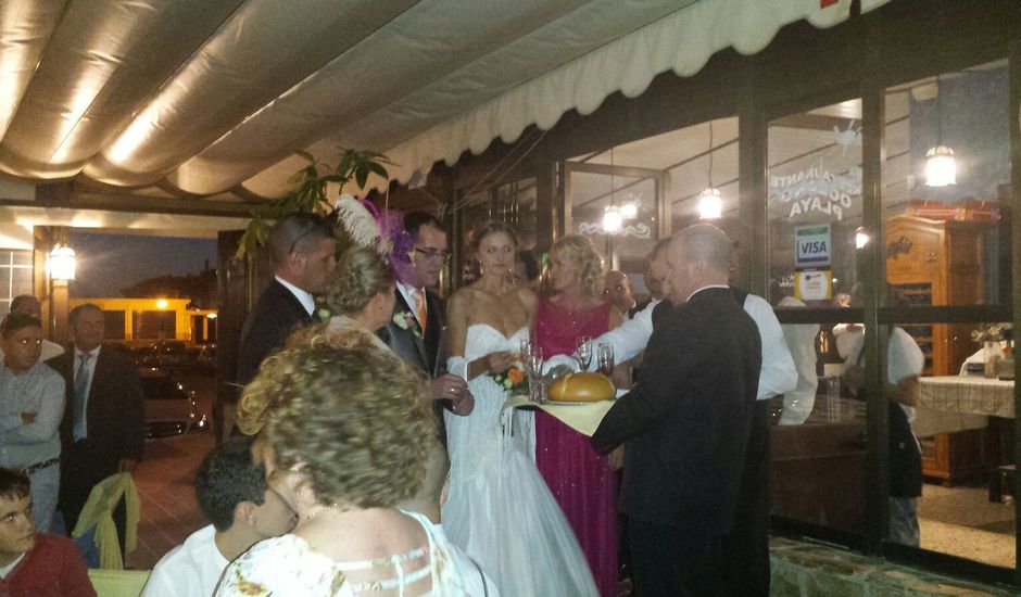 La boda de Dorota y Claudio en Isla Cristina, Huelva