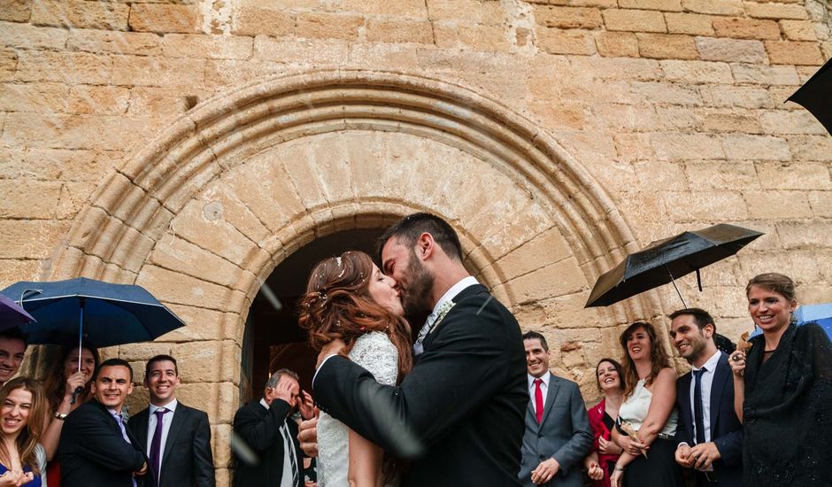 La boda de Javi y Gemma en Peratallada, Girona