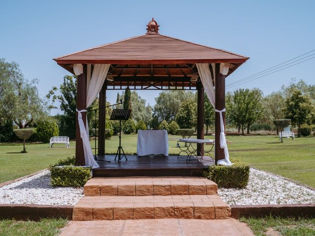 La boda de Berna y Esther en L&apos; Ènova, Valencia 25