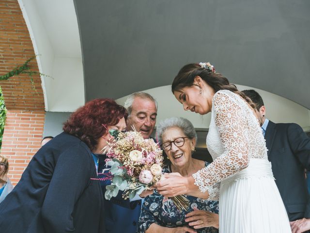 La boda de Javier y Claudia en Madrid, Madrid 17