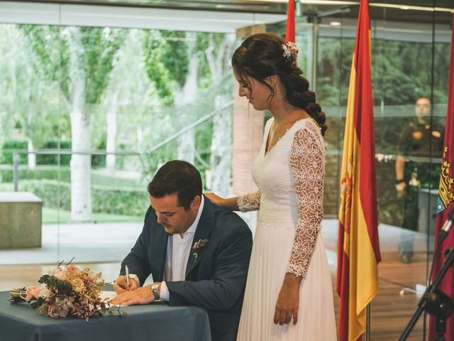 La boda de Javier y Claudia en Madrid, Madrid 30