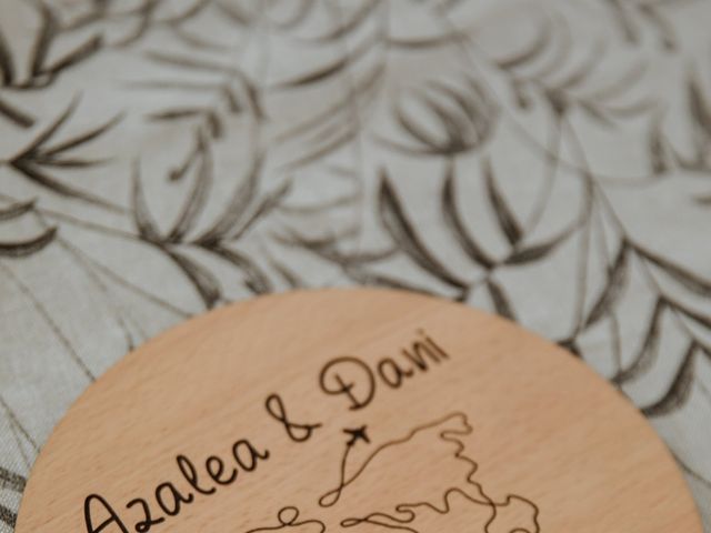 La boda de Dani y Azaela en Cabañas Raras, León 7