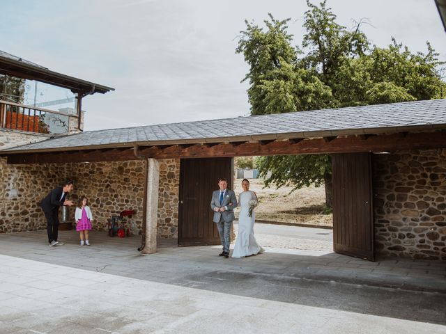 La boda de Dani y Azaela en Cabañas Raras, León 14