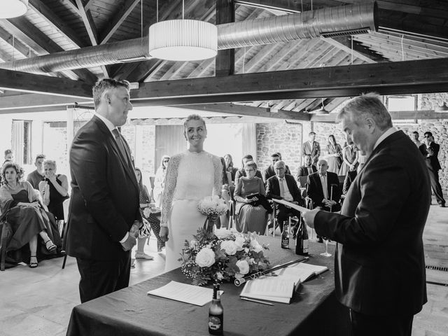 La boda de Dani y Azaela en Cabañas Raras, León 17