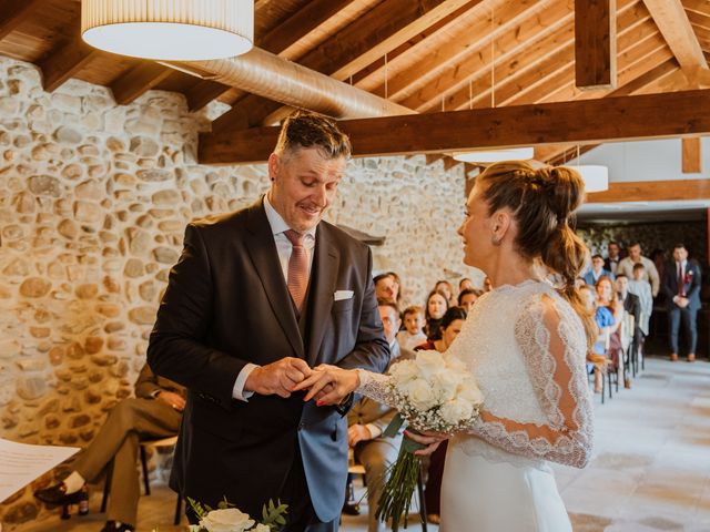 La boda de Dani y Azaela en Cabañas Raras, León 18