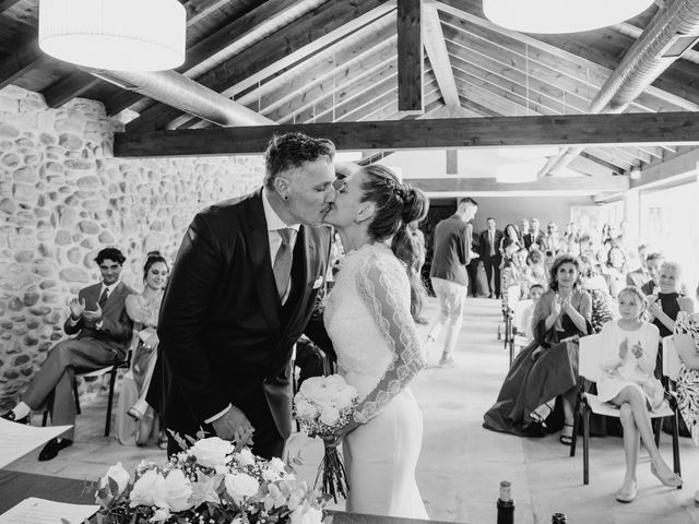 La boda de Dani y Azaela en Cabañas Raras, León 20