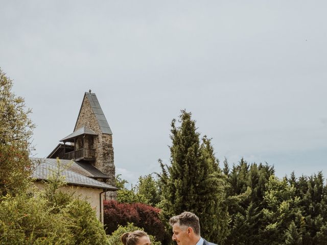 La boda de Dani y Azaela en Cabañas Raras, León 24