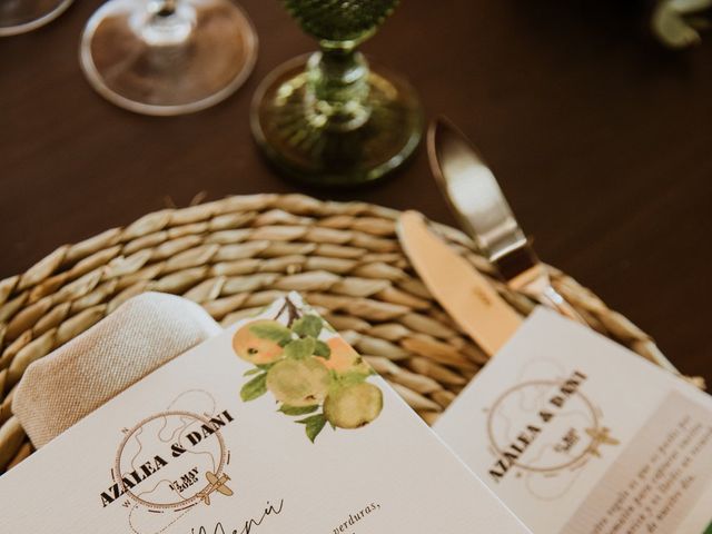 La boda de Dani y Azaela en Cabañas Raras, León 28