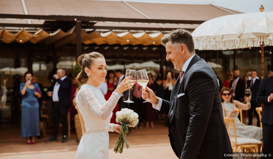 La boda de Dani y Azaela en Cabañas Raras, León
