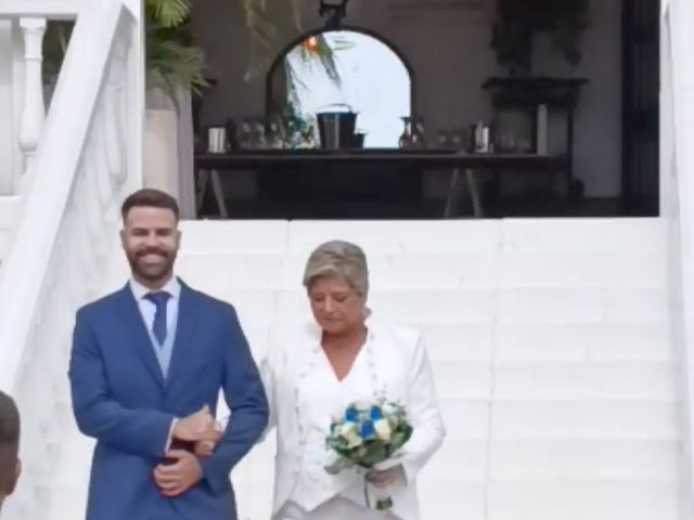 La boda de Elena y Iris en Alcala Del Rio, Sevilla 14