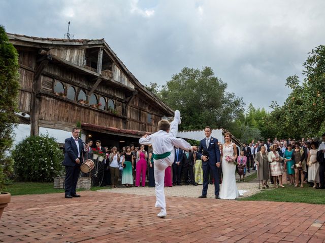 La boda de Arkaitz y Olatz en Loiu, Vizcaya 25