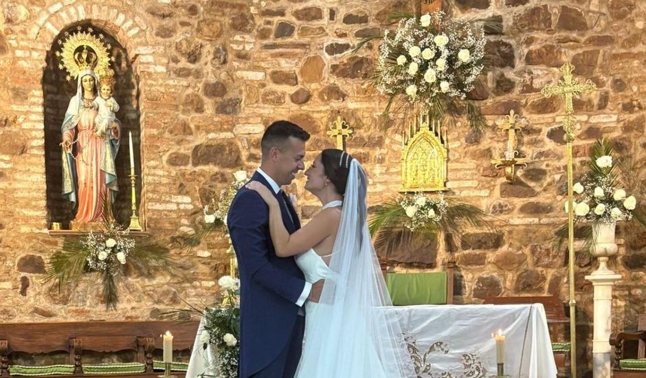 La boda de Alejandro y Alba en Guadalmez, Ciudad Real
