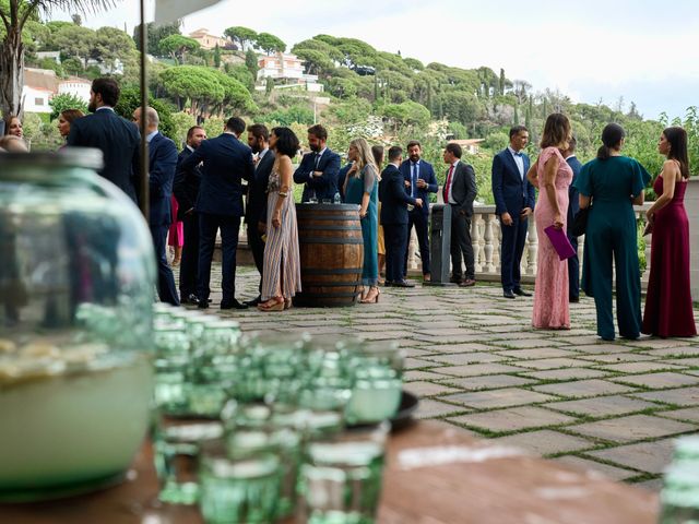 La boda de Manu y Sara en Sant Vicenç De Montalt, Barcelona 15