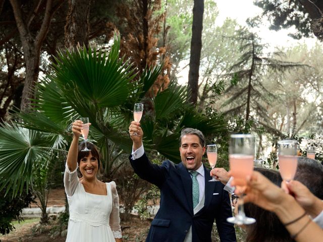 La boda de Manu y Sara en Sant Vicenç De Montalt, Barcelona 29