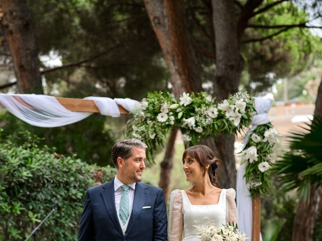 La boda de Manu y Sara en Sant Vicenç De Montalt, Barcelona 33