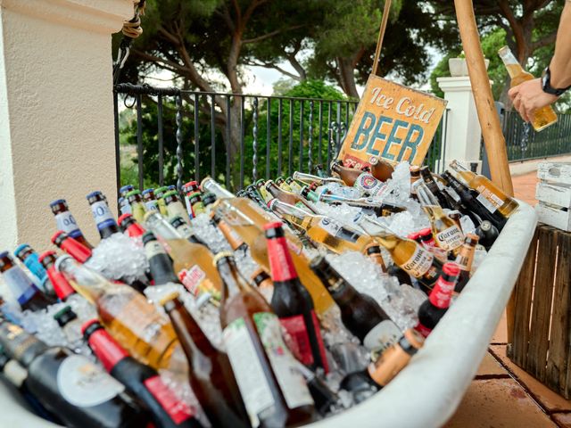 La boda de Manu y Sara en Sant Vicenç De Montalt, Barcelona 45