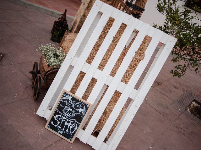 La boda de Javi y Ana en Santa Rosalia, Málaga 35