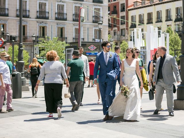 La boda de Miguel y Silvia en Madrid, Madrid 39