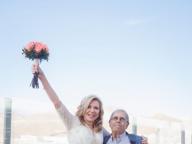 La boda de Luis y Loli en Roquetas De Mar, Almería 17