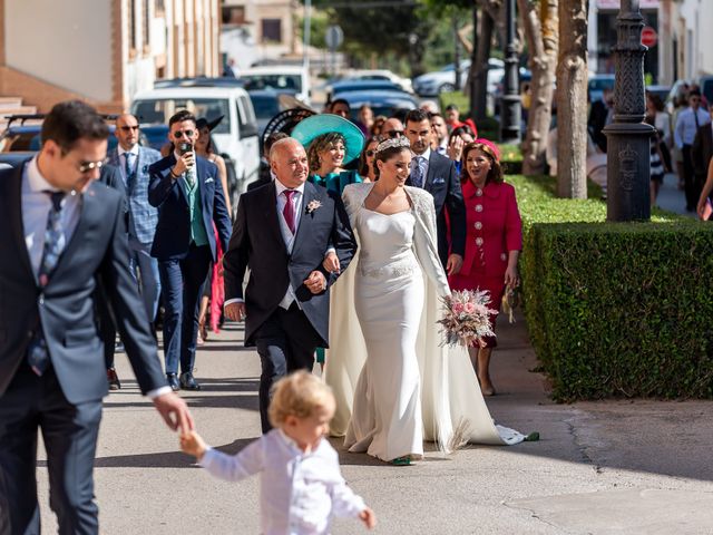 La boda de Isra y Bienve en Quintanar Del Rey, Cuenca 17