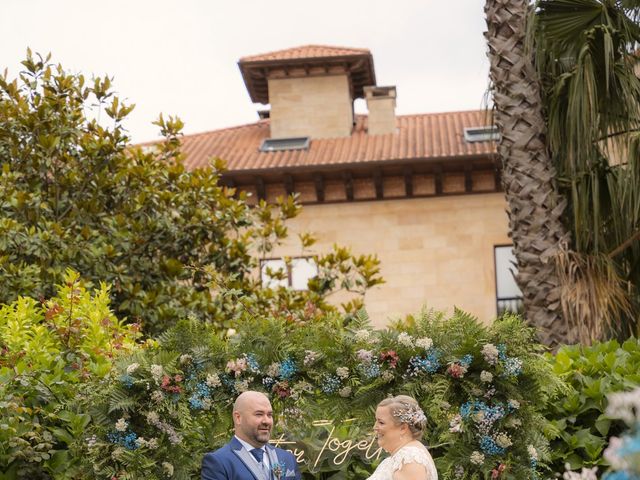 La boda de Kanquel y Camille en Hoznayo, Cantabria 31