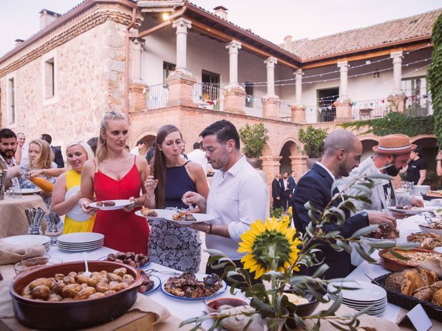 La boda de David y Idoya en Hoyuelos, Segovia 89