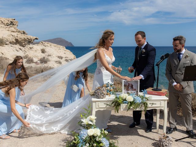 La boda de Fernando y Elisabet en Los Escullos, Almería 34