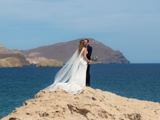La boda de Fernando y Elisabet en Los Escullos, Almería 41