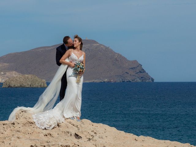 La boda de Fernando y Elisabet en Los Escullos, Almería 42