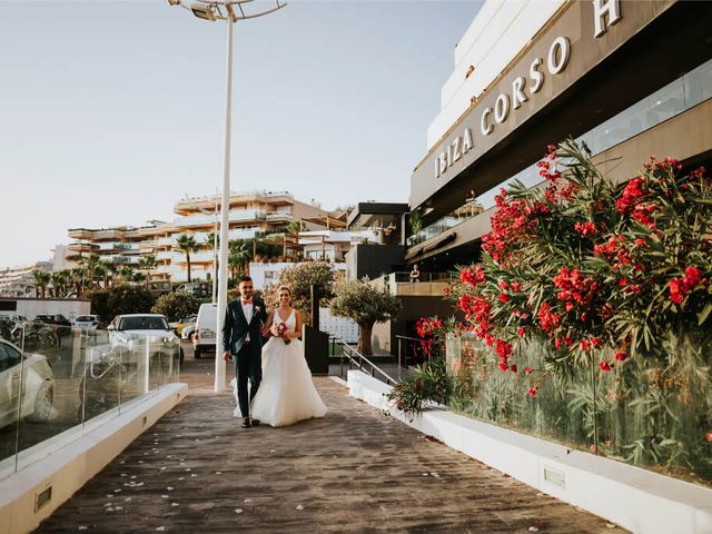 La boda de Hunter y Mar en Talamanca, Islas Baleares 28