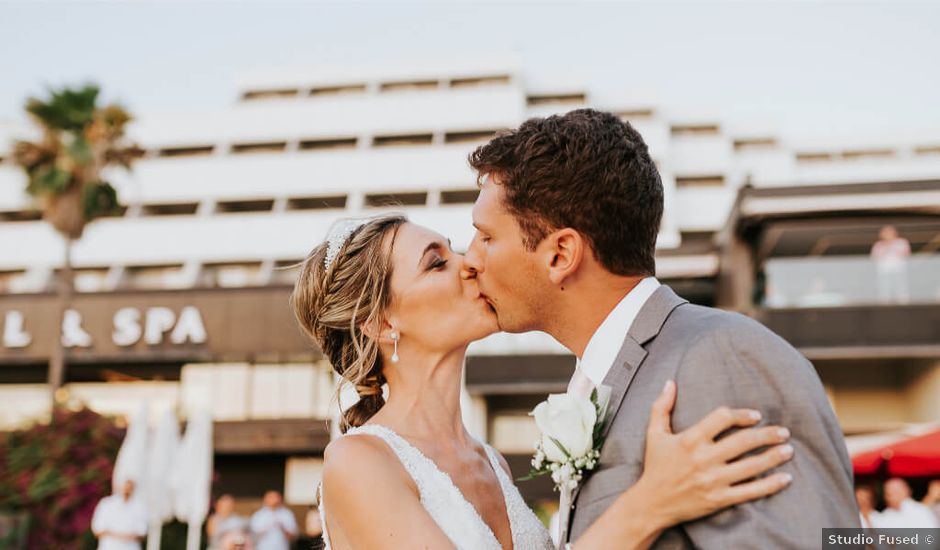 La boda de Hunter y Mar en Talamanca, Islas Baleares