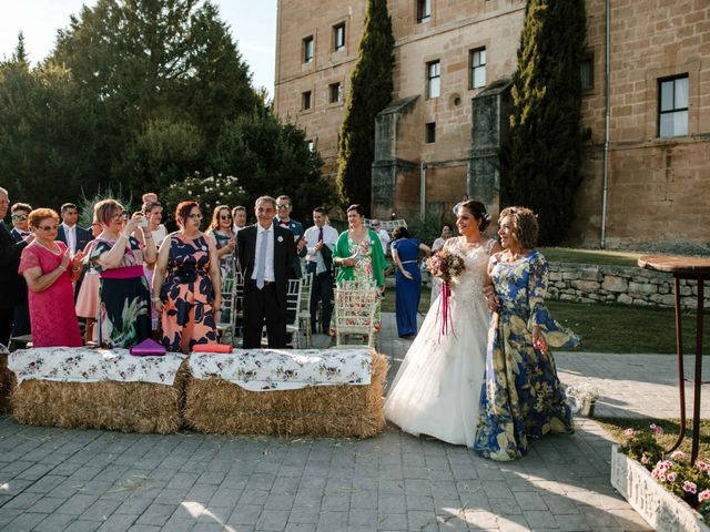 La boda de Roberto y Natalia en Santa Gadea Del Cid, Burgos 52