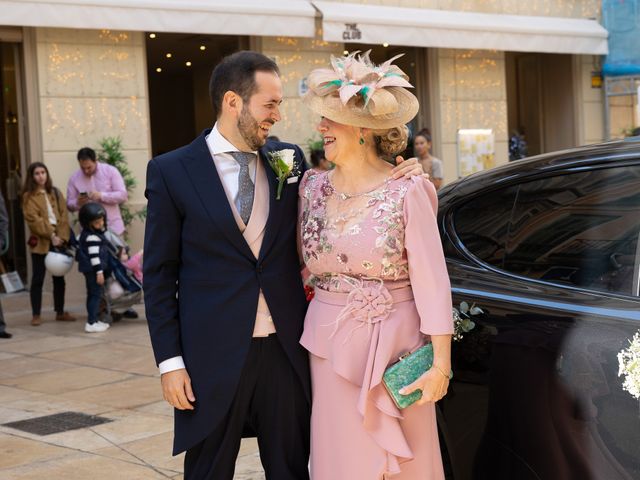 La boda de Salvador y Victoria en Málaga, Málaga 12