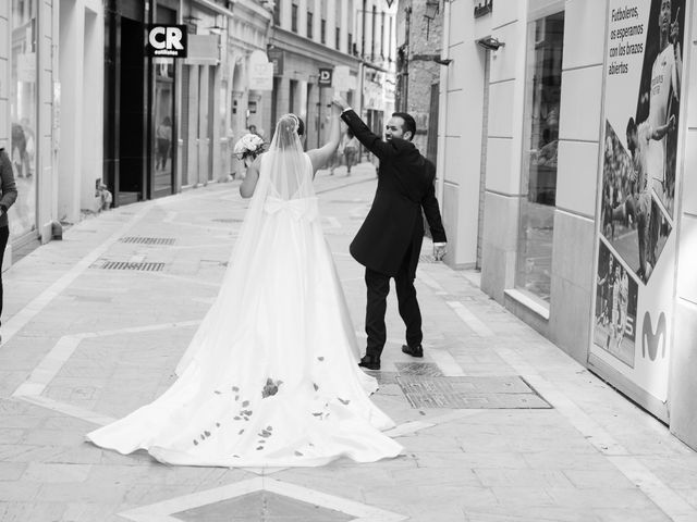 La boda de Salvador y Victoria en Málaga, Málaga 16