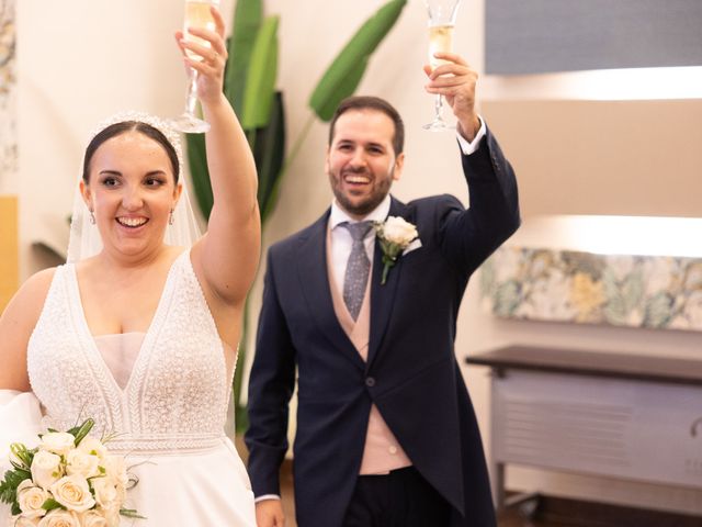 La boda de Salvador y Victoria en Málaga, Málaga 24