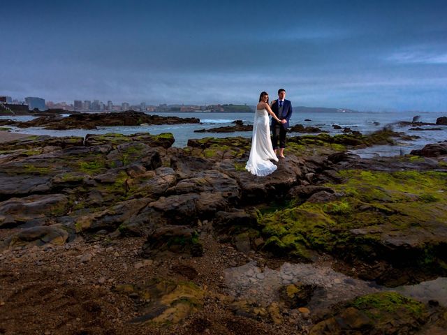 La boda de Ivan y Desi en Gijón, Asturias 12