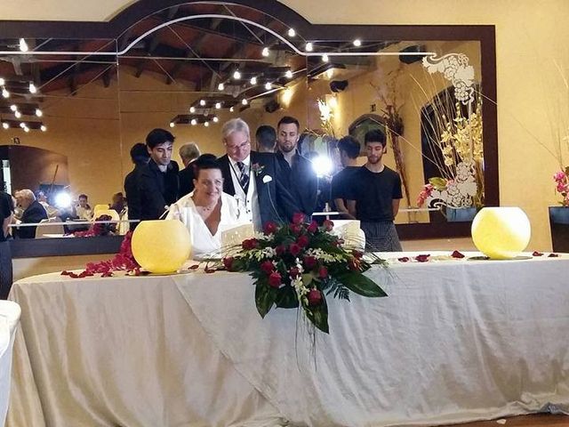 La boda de Juan Carlos  y Montserrat en Cornella De Llobregat, Barcelona 3