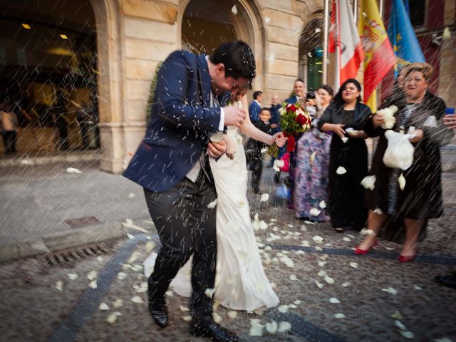 La boda de Ivan y Desi en Gijón, Asturias 19