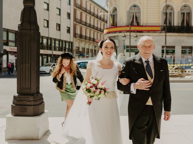 La boda de Javier y Paloma en Madrid, Madrid 55