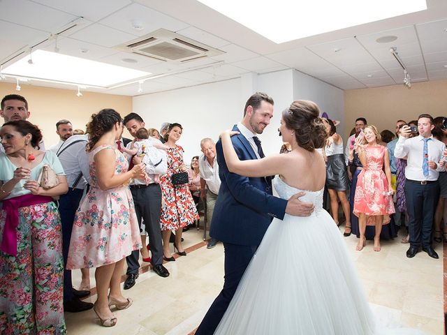 La boda de Carlos y Laura en San Juan De Alicante, Alicante 16