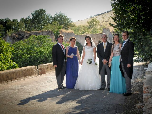 La boda de Alberto y Maria en Argamasilla De Calatrava, Ciudad Real 15