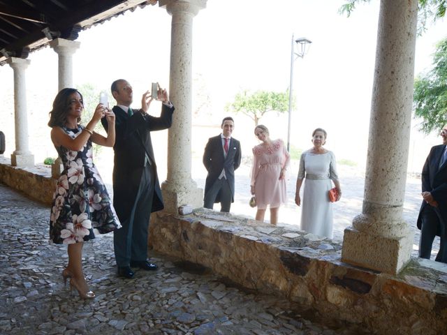 La boda de Alberto y Maria en Argamasilla De Calatrava, Ciudad Real 31