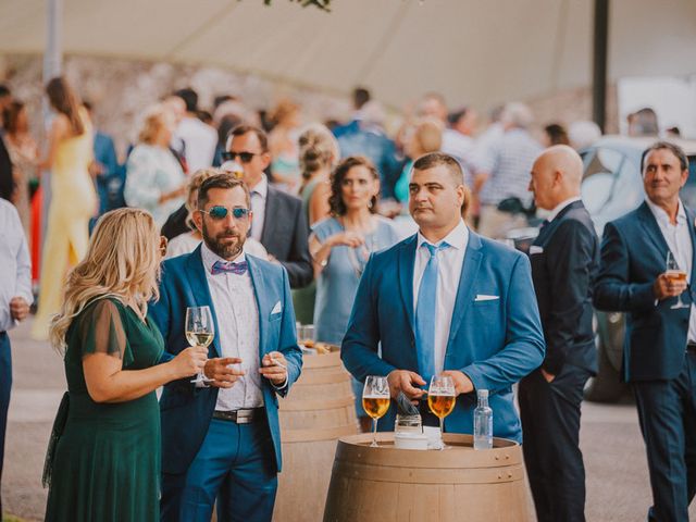 La boda de Fany y Benji en Ponferrada, León 42