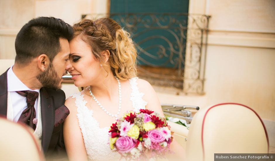 La boda de Miguel y Ana en Petrer, Alicante