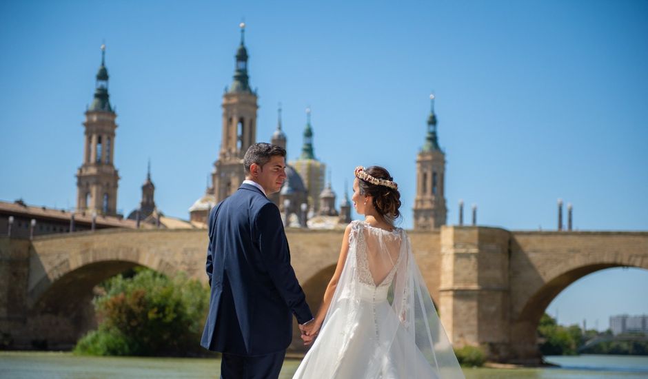 La boda de Javi y Elena y Javi en Zaragoza, Zaragoza