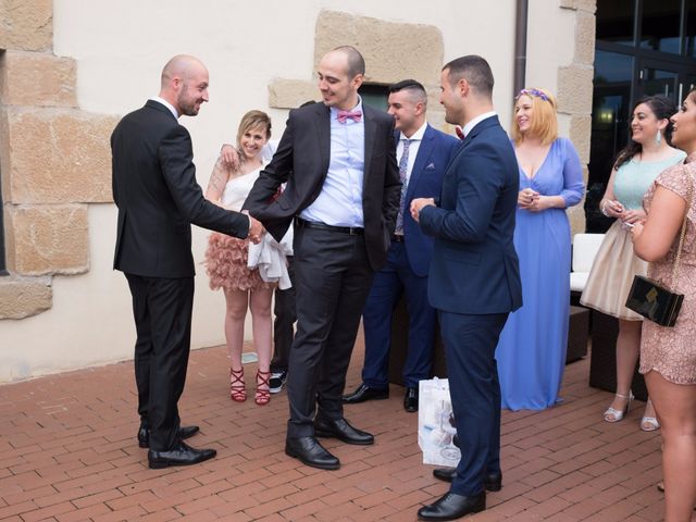 La boda de Roberto y Estíbaliz en Logroño, La Rioja 15