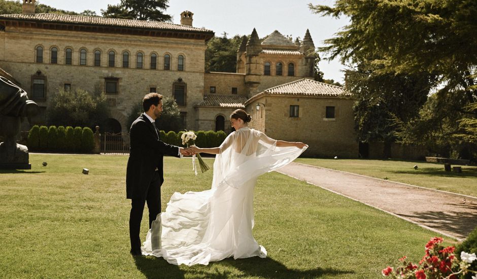 La boda de tomás y adriana en Pamplona, Navarra